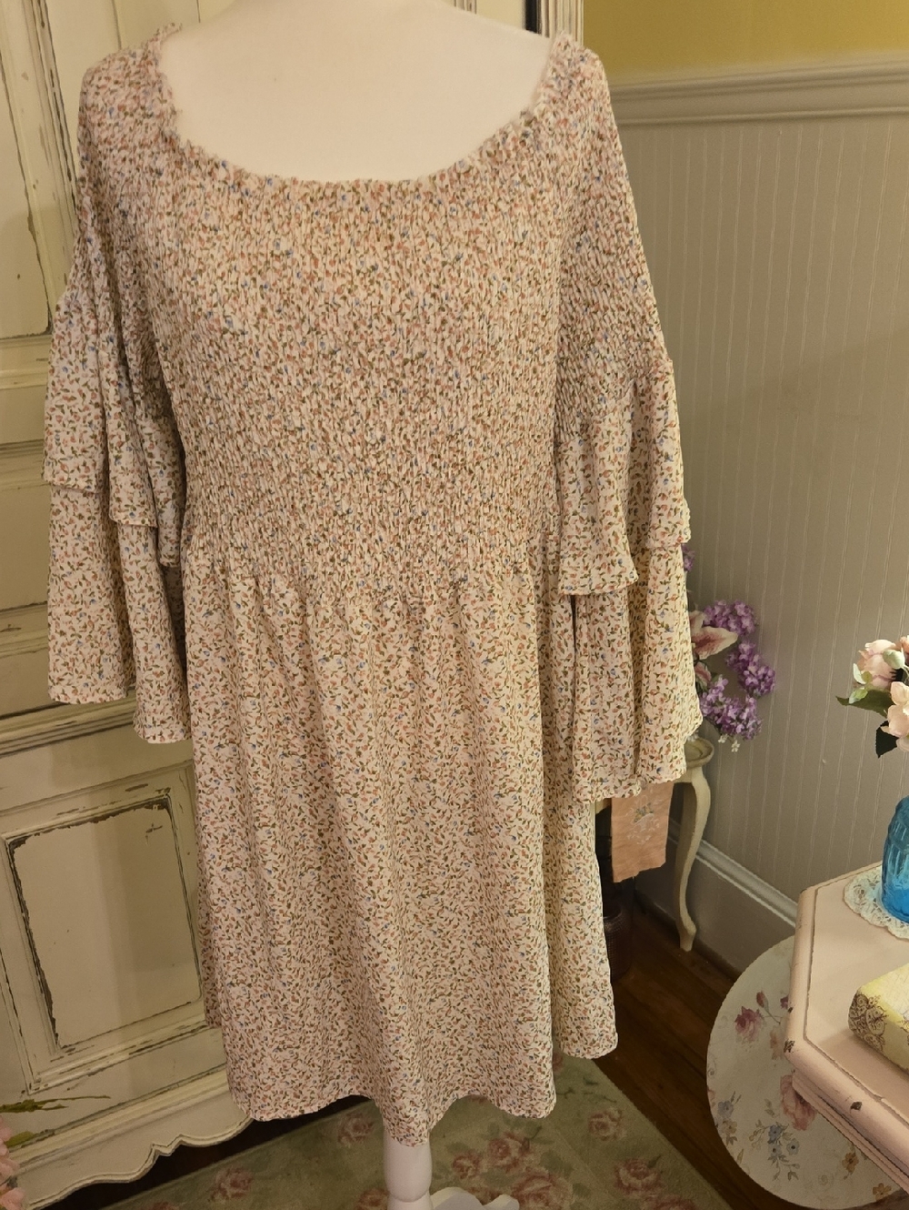 SHEIN Cream Floral Smocked Dress with Ruffle Sleeves